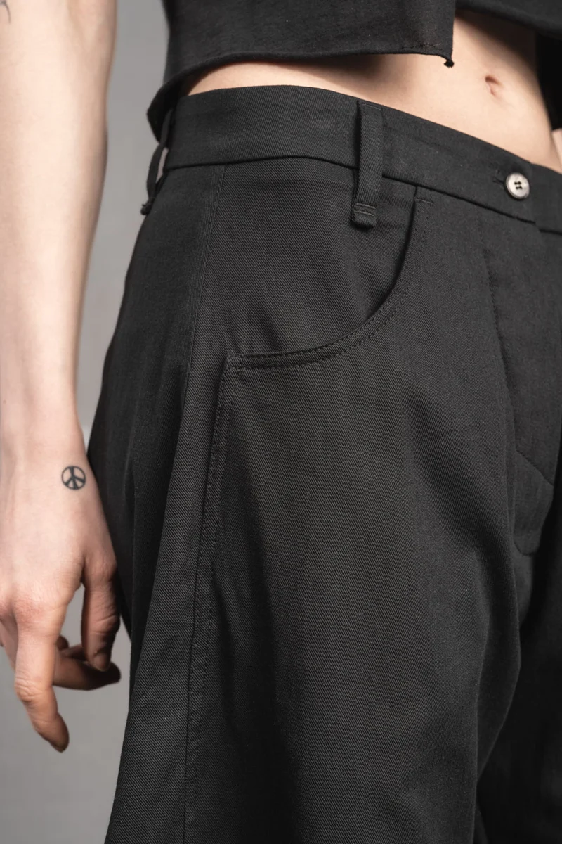 eigensinnig wien | YlaNin | Designer Damenanzug mit Barrel-Leg Hose aus leichter Baumwolle