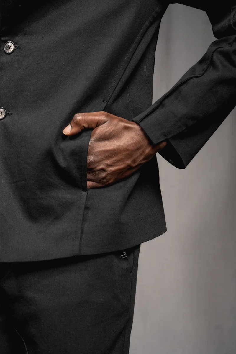 eigensinnig wien | WalQua | Schwarzer Designer Herrenanzug aus Gabardine-Baumwolle