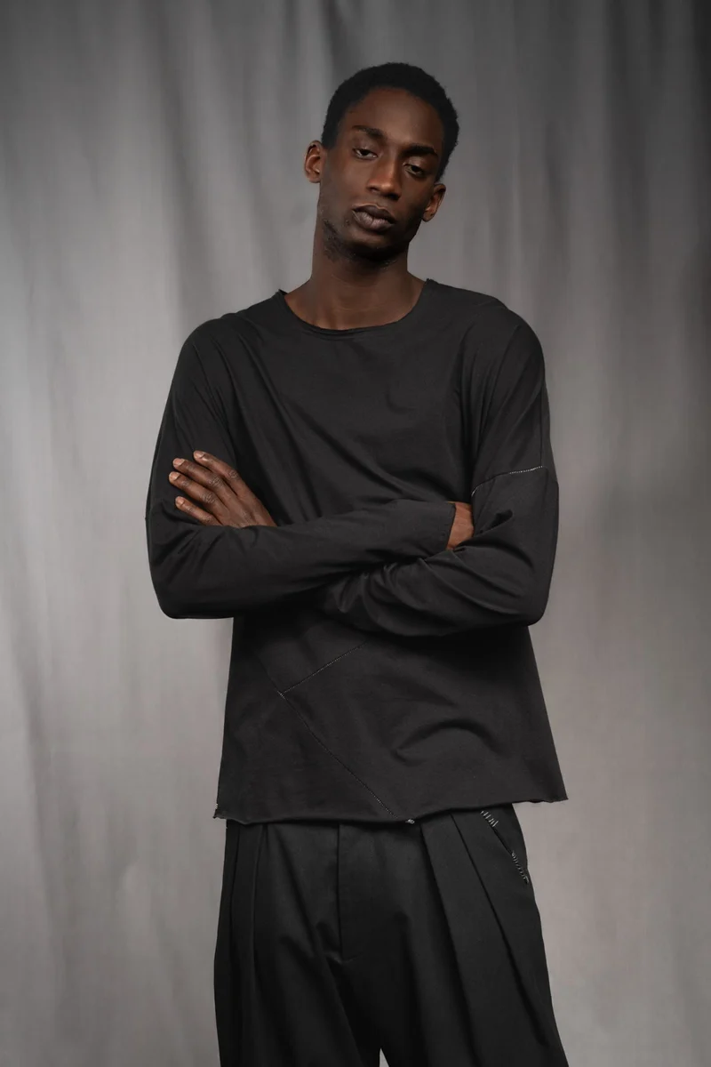 eigensinnig wien | Tolstoi | Dünner, schwarzer Designer Herren-Pullover aus Baumwolle
