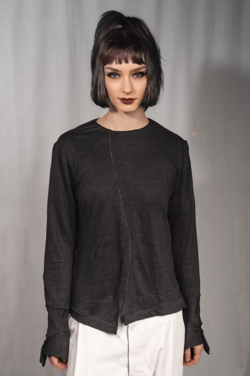 eigensinnig wien | Deitz | Außergewöhnlicher Designer Leinen Pullover für Damen in Schwarz