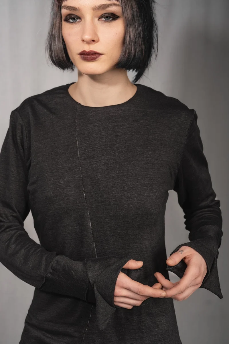eigensinnig wien | Deitz | Außergewöhnlicher Designer Leinen Pullover für Damen in Schwarz