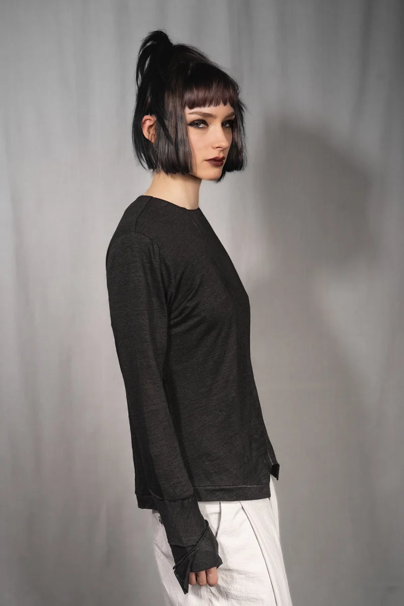 eigensinnig wien | Deitz | Außergewöhnlicher Designer Leinen Pullover für Damen in Schwarz