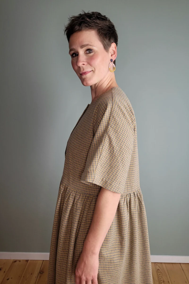 No85 gerafftes Kleid mit T-Ärmel