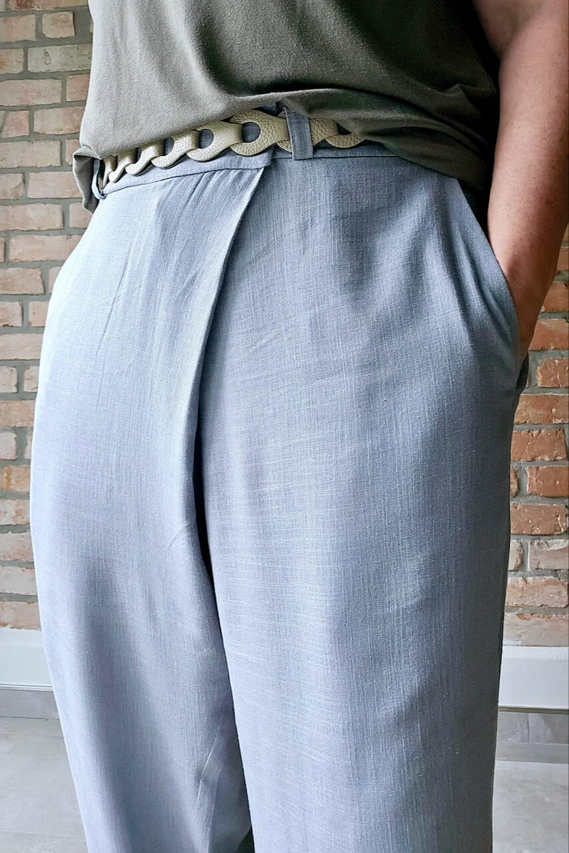 No79 weite Hose mit schrägem Verschluss