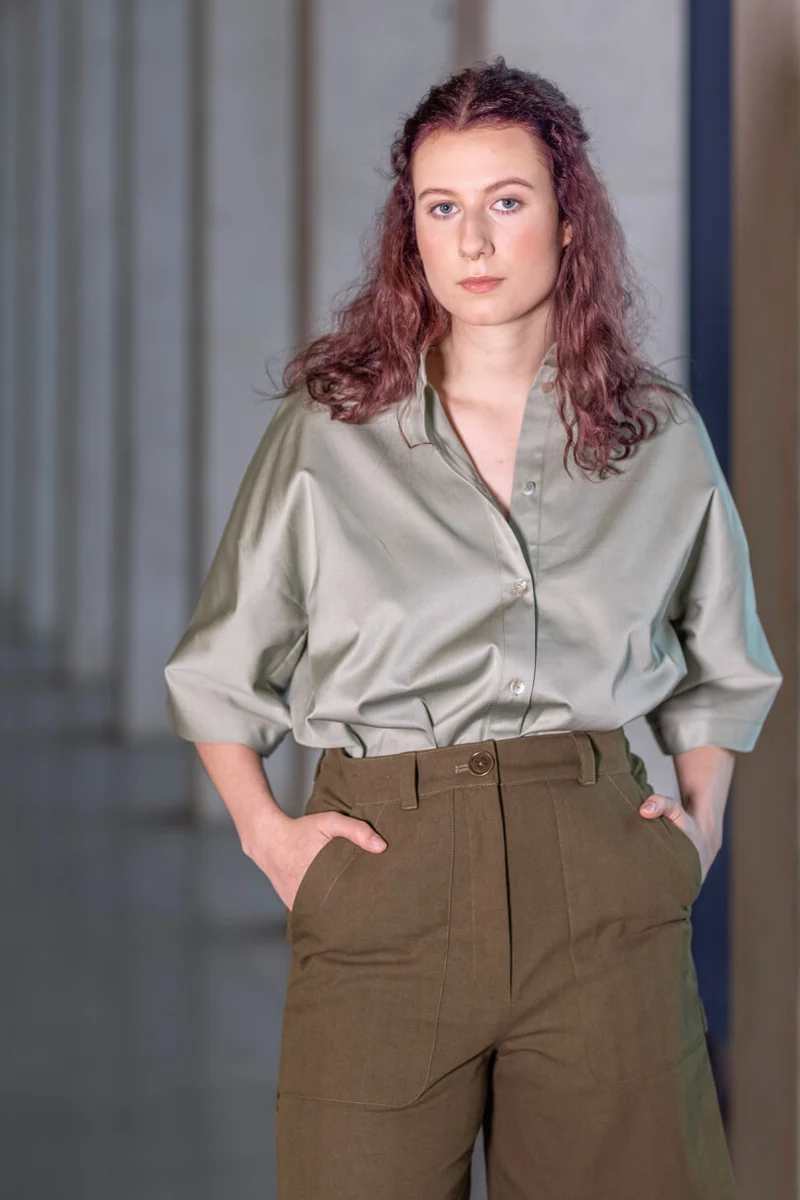 No74 Bluse mit T-Ärmel und Stehkragen