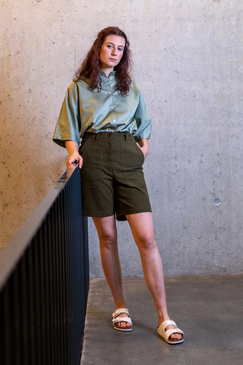 No74 Bluse mit T-Ärmel und Stehkragen