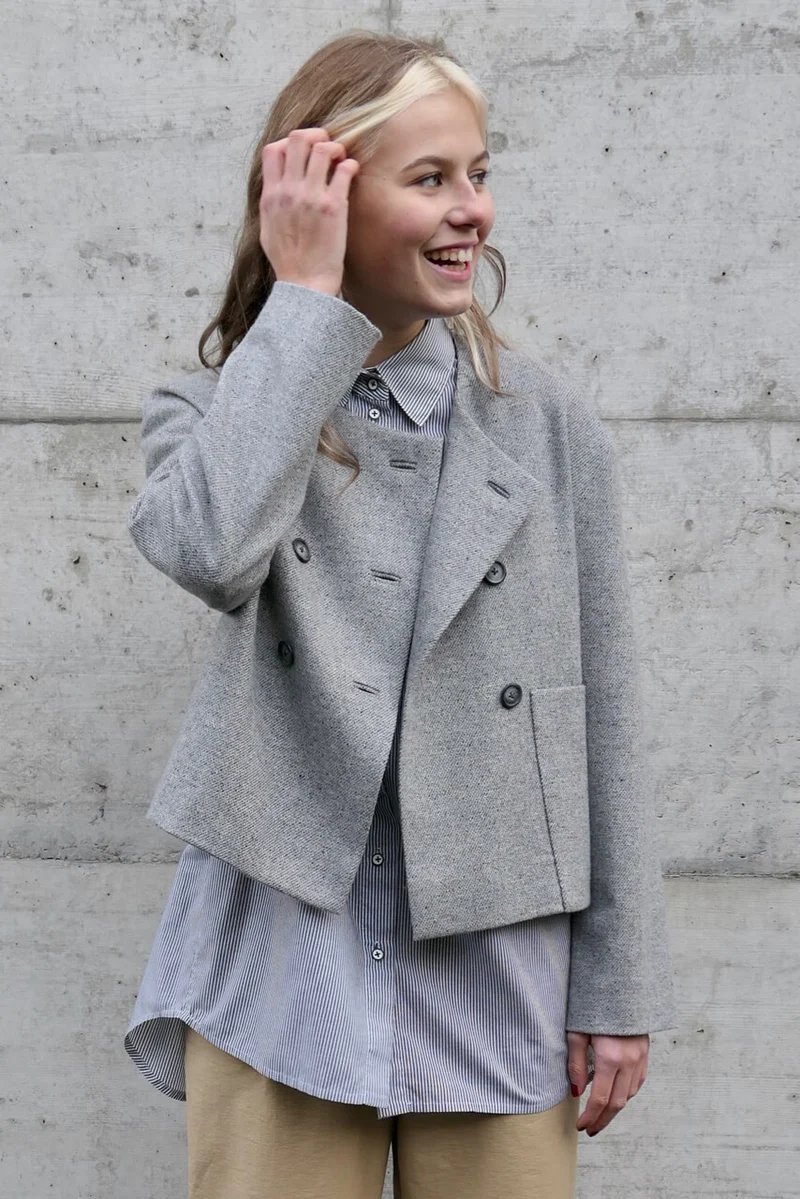 No49 kurze Jacke zweireihig