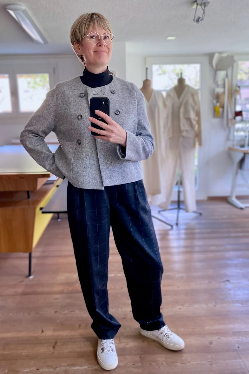 No49 kurze Jacke zweireihig