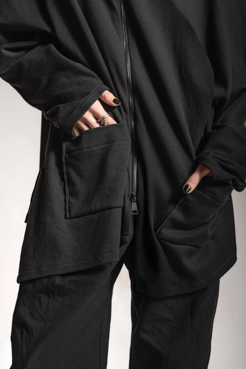 eigensinnig wien | Horaz | Sportlich-elegante Shirtjacke für Damen und Herren in Schwarz
