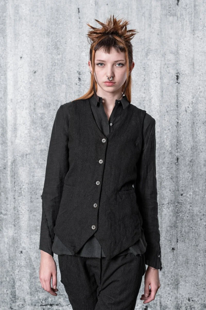 eigensinnig wien | Heller | Woll-Anzugweste für Damen in Schwarz im Winter
