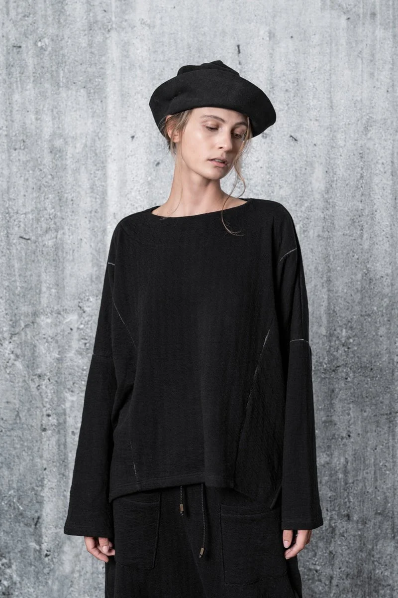 eigensinnig wien | Rosa | Schwarzer Oversize Strickpullover für Damen aus Wolle