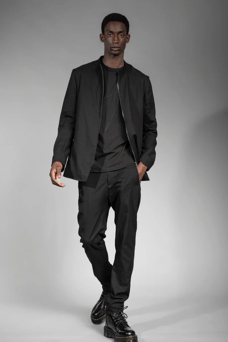 eigensinnig wien | GroHus | Sportlich-eleganter, schwarzer Designer Anzug für Herren