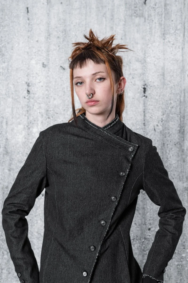 eigensinnig wien | Camus | Außergewöhnliche Jeansjacke für Damen in Grau