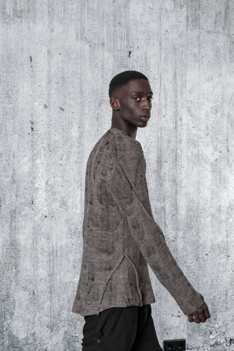 eigensinnig wien | Tyche | Herren Designer Strickpullover aus Schurwolle mit handgefärbtem Muster