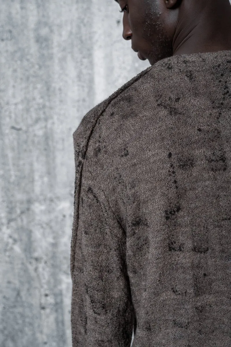 eigensinnig wien | Tyche | Herren Designer Strickpullover aus Schurwolle mit handgefärbtem Muster