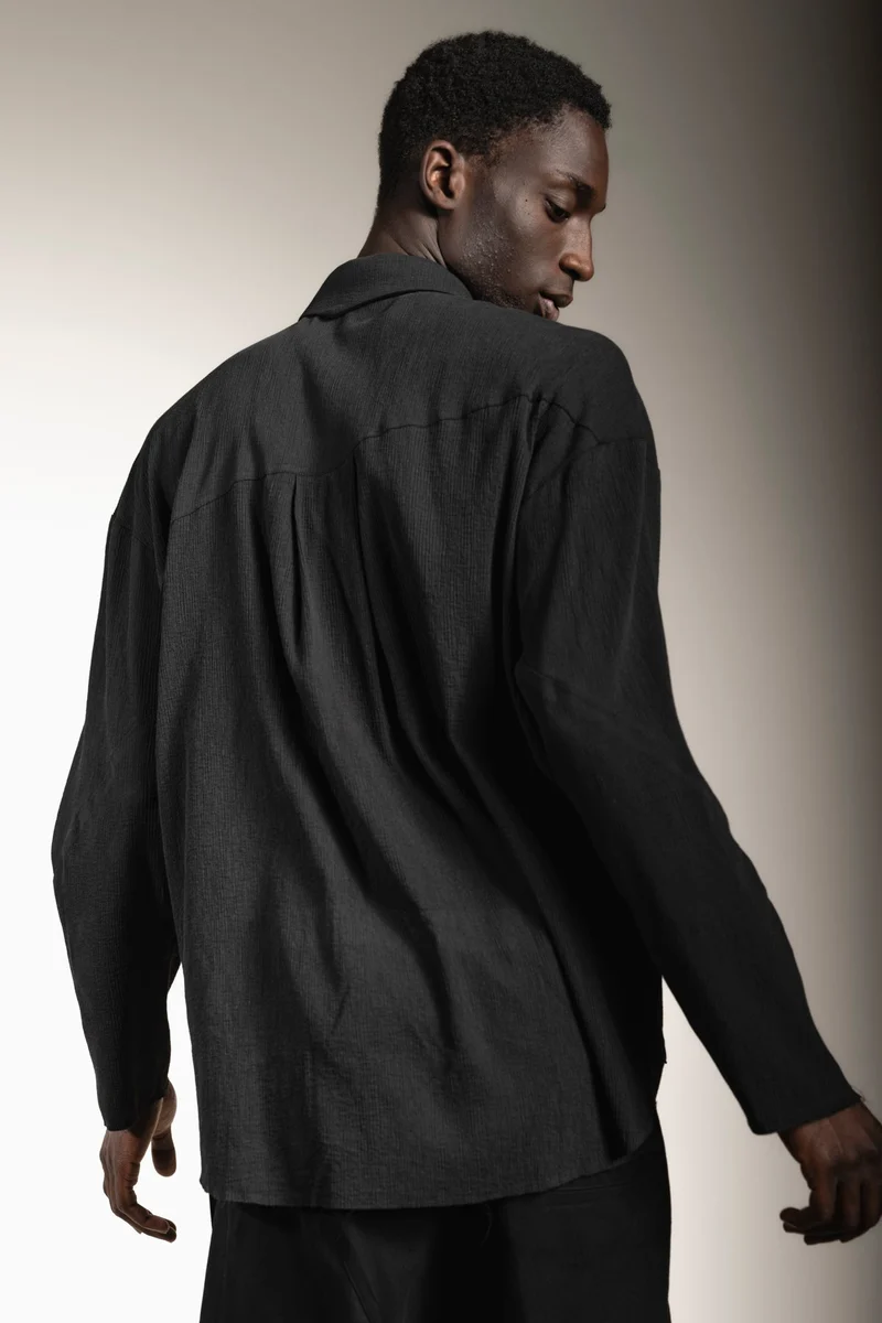 eigensinnig wien | Thoreau | Exklusives Designer Seiden-Shacket in Schwarz