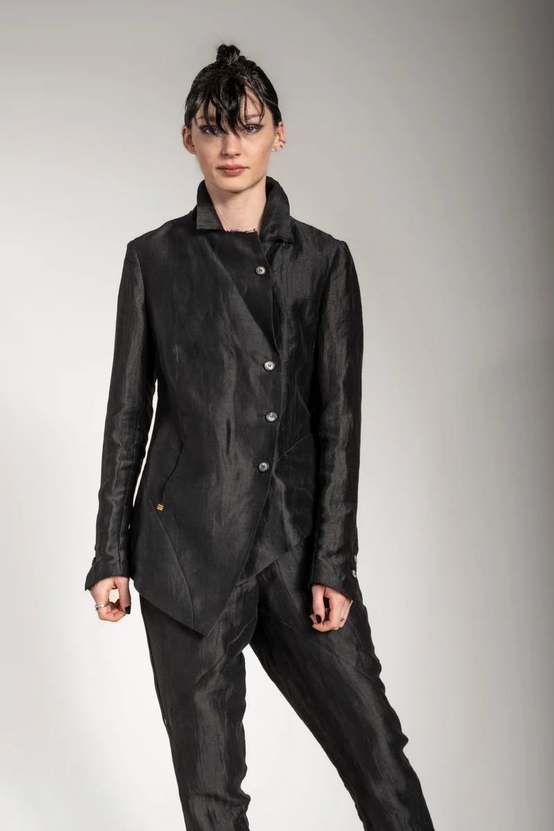 eigensinnig wien | Stein | Asymmetrischer Designer Blazer für Damen aus Leinen in Schwarz