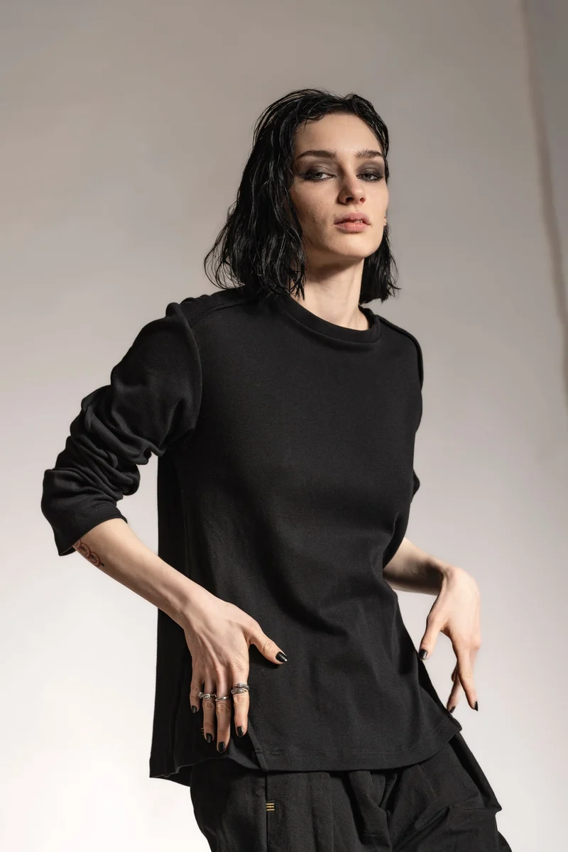eigensinnig wien | Tyche | Eleganter Designer Pullover in Schwarz aus Baumwolle