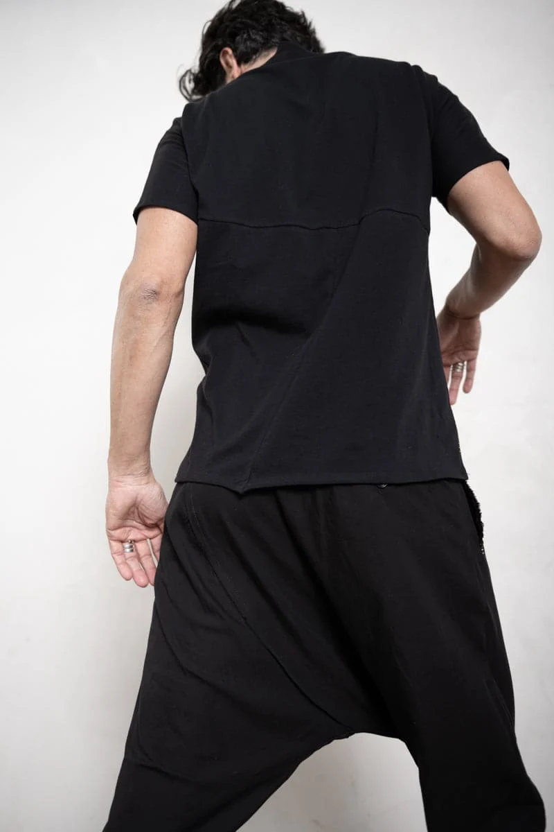 eigensinnig wien | Ricœur | Herren T-Shirt mit Schlitz aus weicher Baumwolle in schwarz