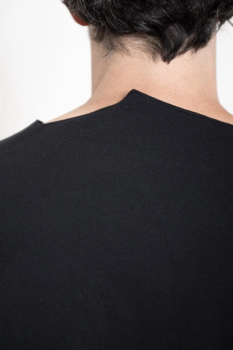 eigensinnig wien | Ricœur | Herren T-Shirt mit Schlitz aus weicher Baumwolle in schwarz