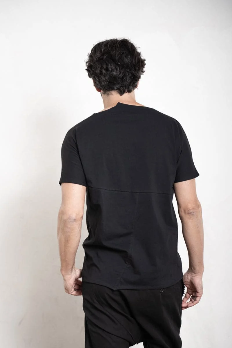 eigensinnig wien | Ricœur | Herren T-Shirt mit Schlitz aus weicher Baumwolle in schwarz