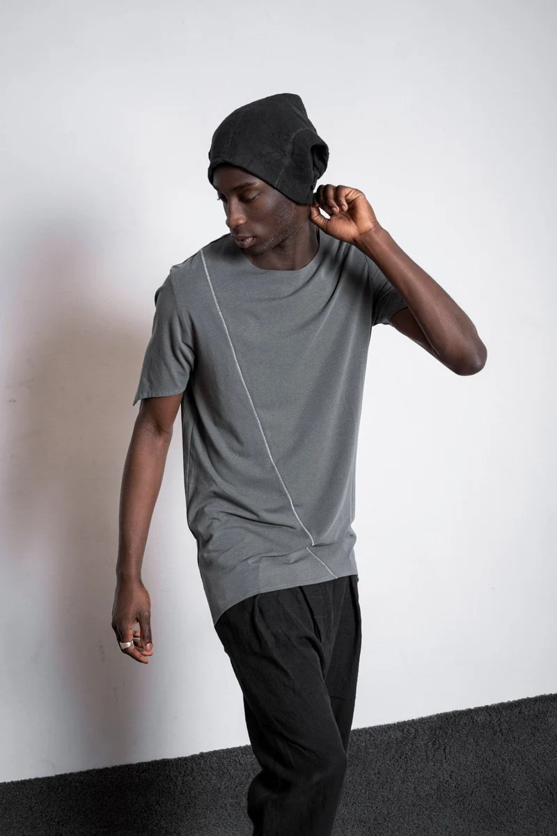 eigensinnig wien | Serres | Extra langes T-Shirt für Damen und Herren in Grau