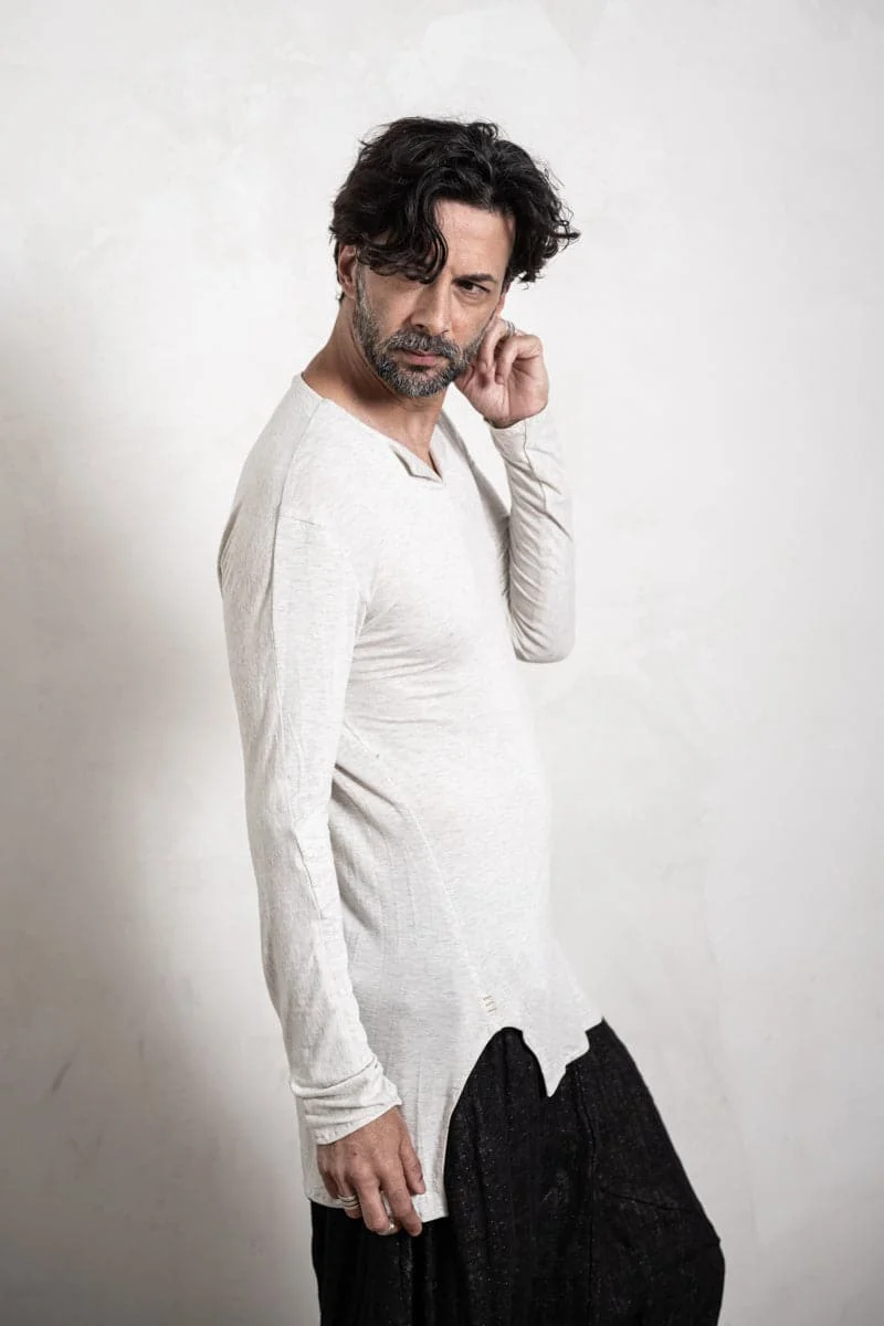 eigensinnig wien | Artmann | Asymmetrischer, leichter Pullover aus Bambus in weiß