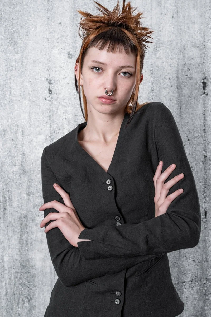 eigensinnig wien | Ada | Schwarze Blusenjacke für Damen aus Leinen