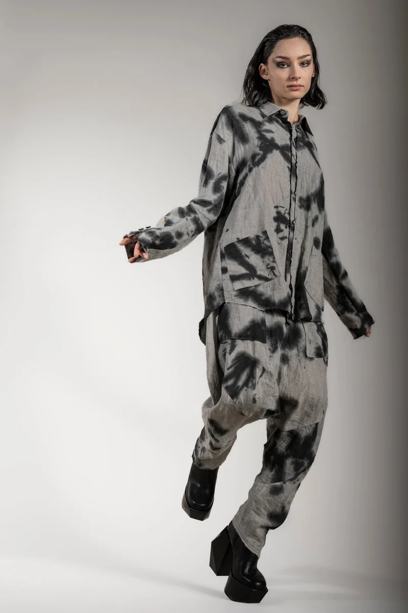 eigensinnig Wien | RusTho | Extravaganter Designer Anzug aus Leinen in Grau