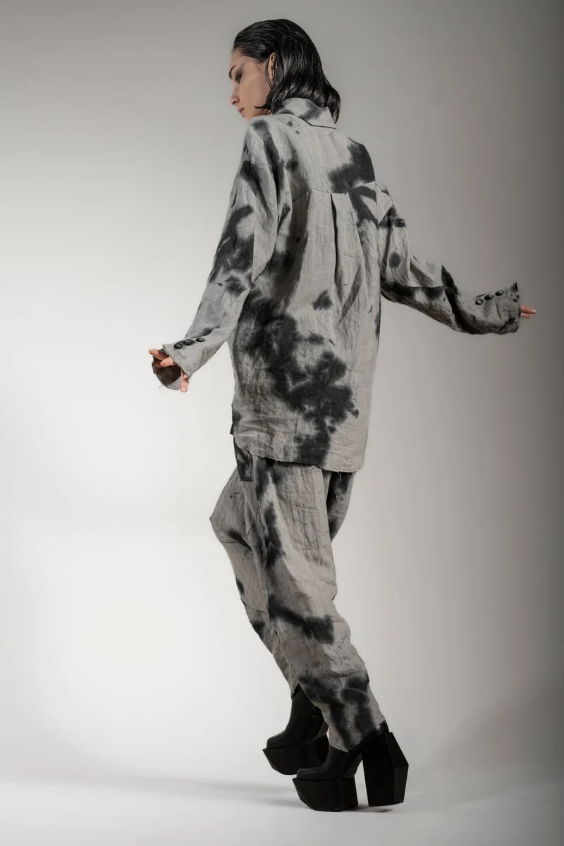 eigensinnig Wien | RusTho | Extravaganter Designer Anzug aus Leinen in Grau