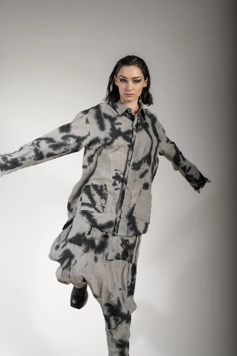 eigensinnig Wien | RusTho | Extravaganter Designer Anzug aus Leinen in Grau