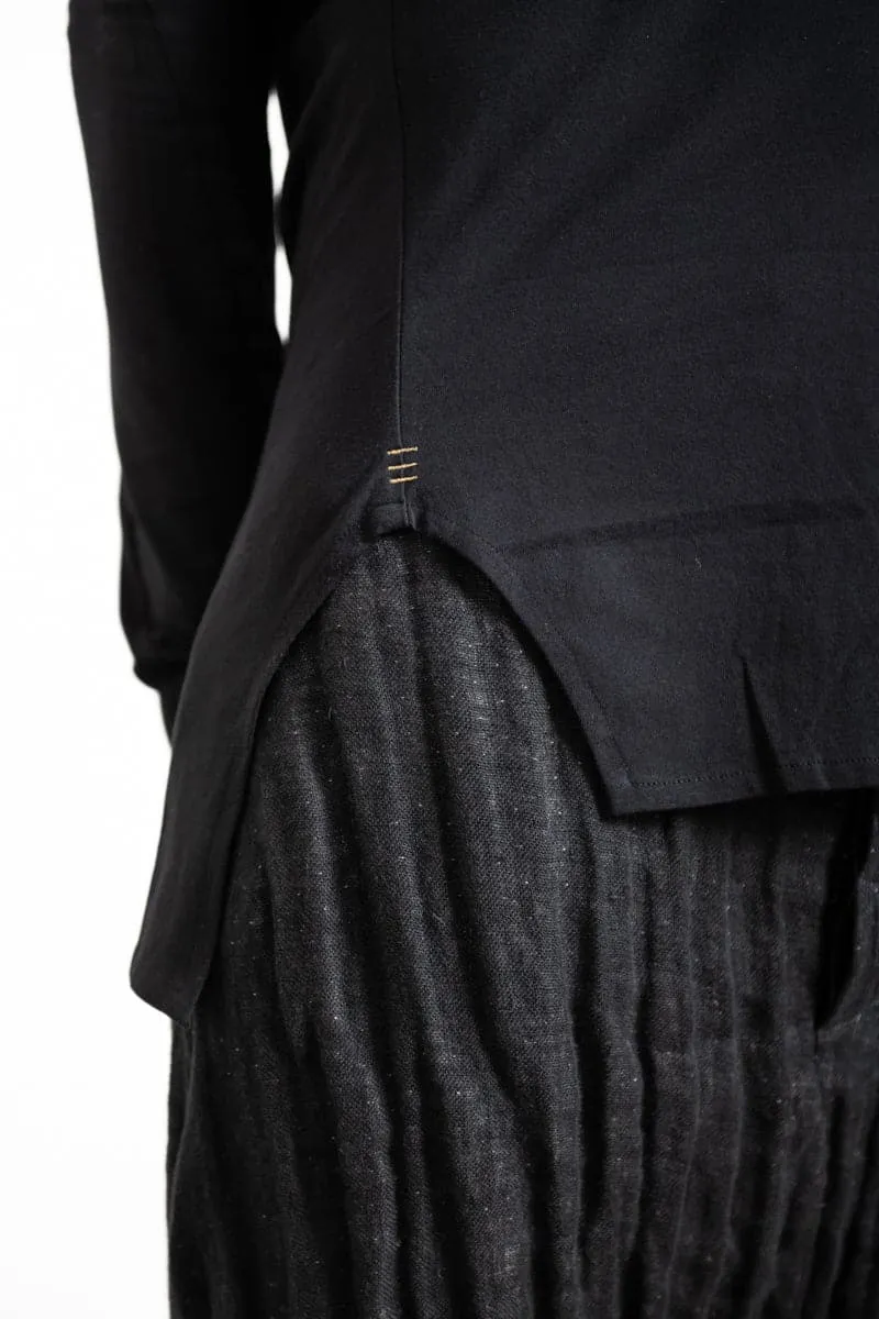 eigensinnig wien | Artmann | Asymmetrischer Pullover aus leichter Baumwolle in schwarz