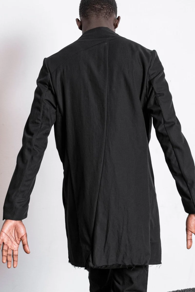 eigensinnig wien | Fromm | Eleganter Herren Gehrock mit Stehkragen in Schwarz
