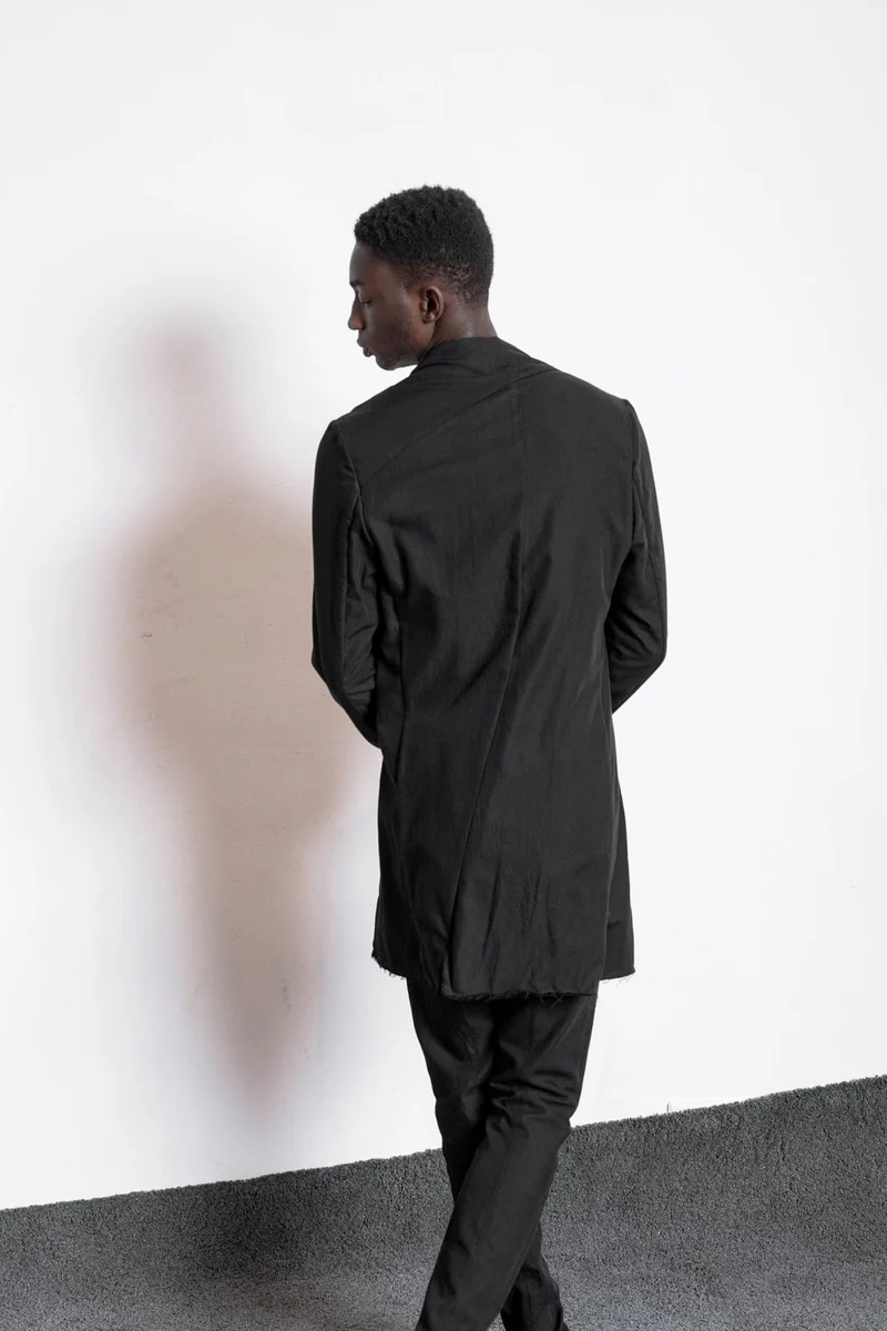 eigensinnig wien | Fromm | Eleganter Herren Gehrock mit Stehkragen in Schwarz