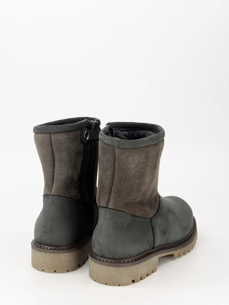 Stiefel Grau